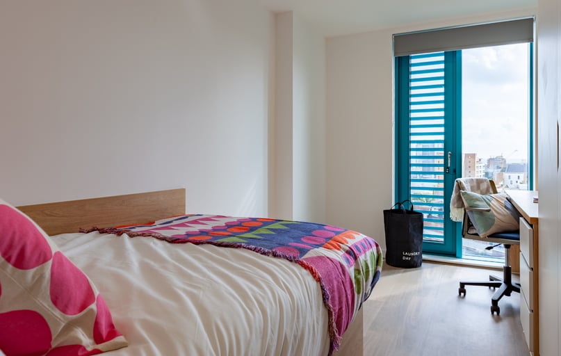 Gold En Suite, Ty Nant, 180 High Street, City Centre, Swansea - Image 1